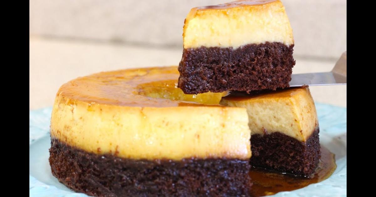 Bolo pudim com camadas perfeitas de chocolate e pudim tradicional, fácil e incrivelmente delicioso....