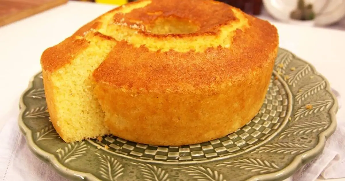 Prepare um bolo de arroz com coco fofinho e delicioso, fácil de fazer e perfeito...