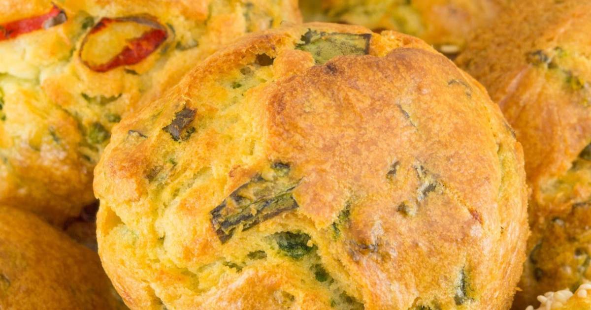 Aprenda a fazer broa temperada com mortadela e cheiro verde, leve e deliciosa. Receita fácil...