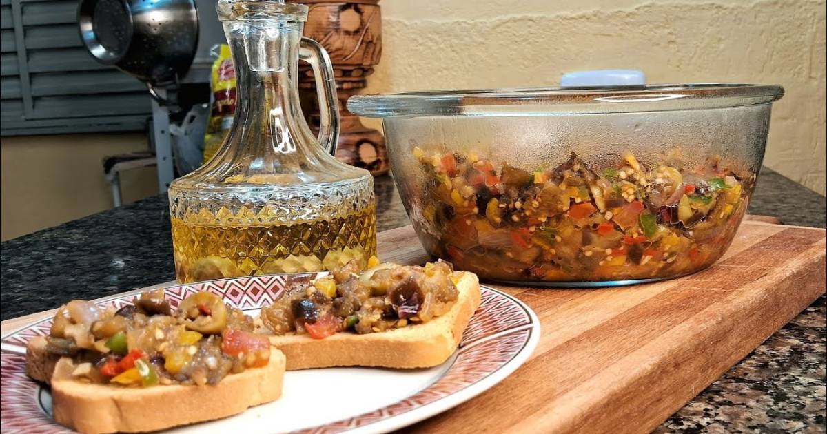 Prepare uma deliciosa Caponata de Berinjela com legumes e temperos perfeitos. Simples, prática e ideal...