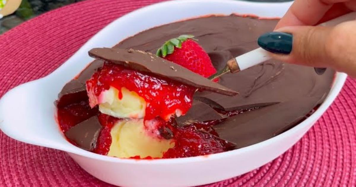 Sobremesa de leite Ninho com geleia de morango e chocolate, cremosa, fácil e perfeita para...