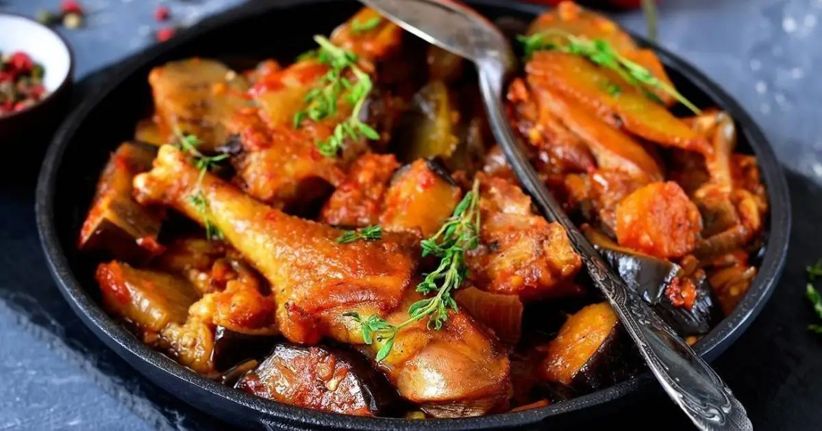 Aprenda a preparar essa receita de Galo Cozido na Panela Elétrica, com carne macia e...