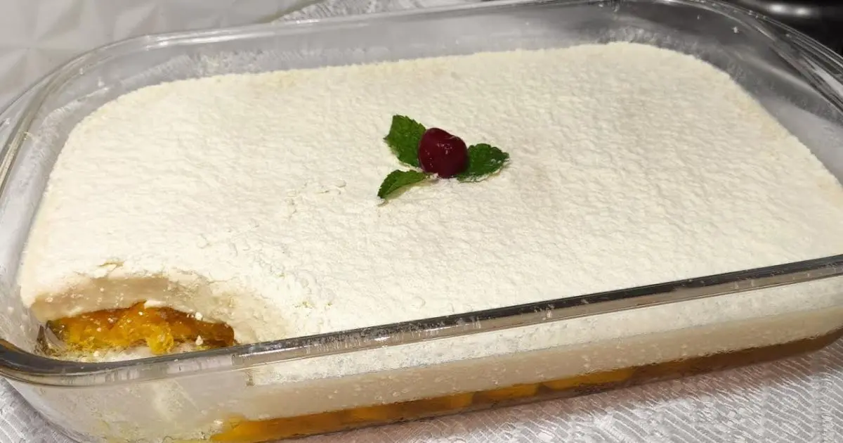 Geladão de abacaxi com leite ninho, cremoso, refrescante, fácil e perfeito para festas especiais....
