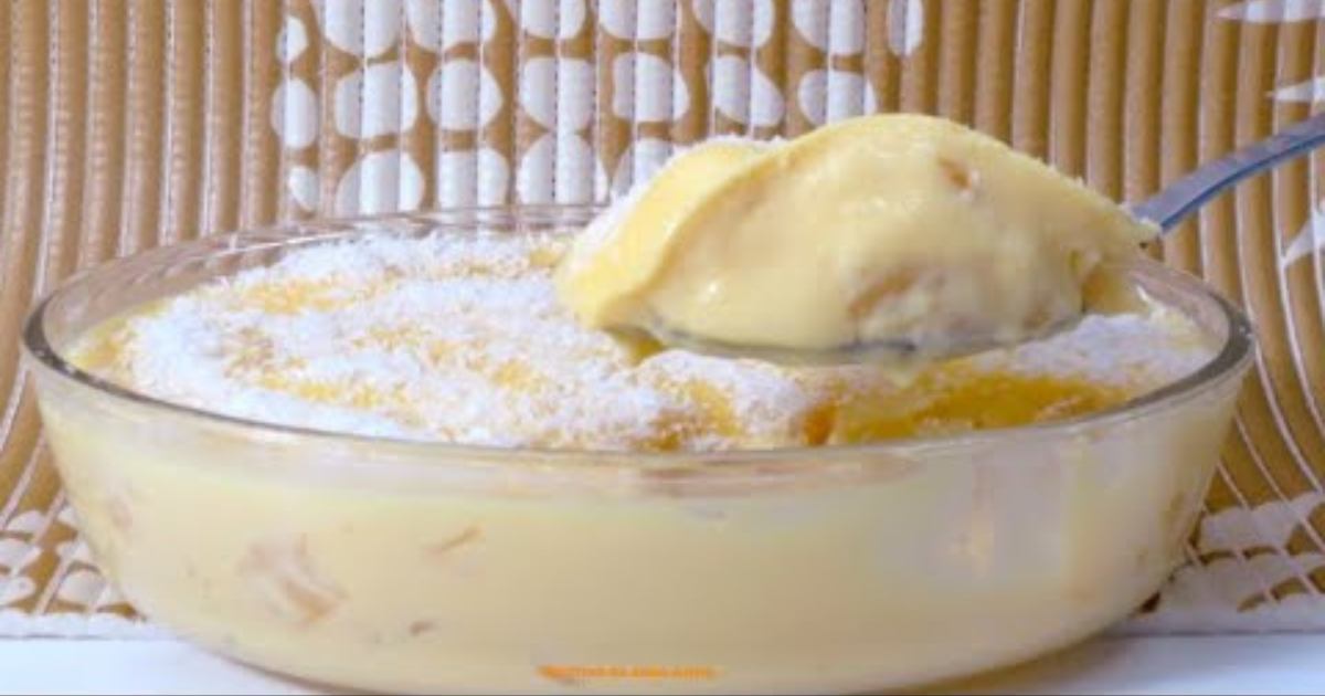 Gelado de Abacaxi com Gelatina e Creme de Leite