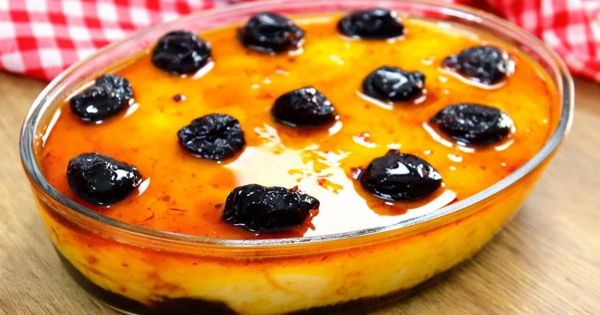 Manjar de travessa cremoso com calda de ameixa e coco, fácil e delicioso!...