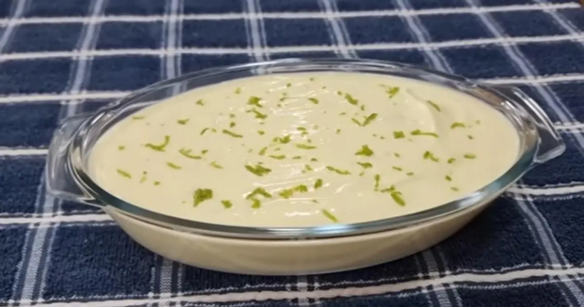 Mousse de limão cremosa, fácil, sem açúcar e pronta em minutos. Descubra esta receita leve!...