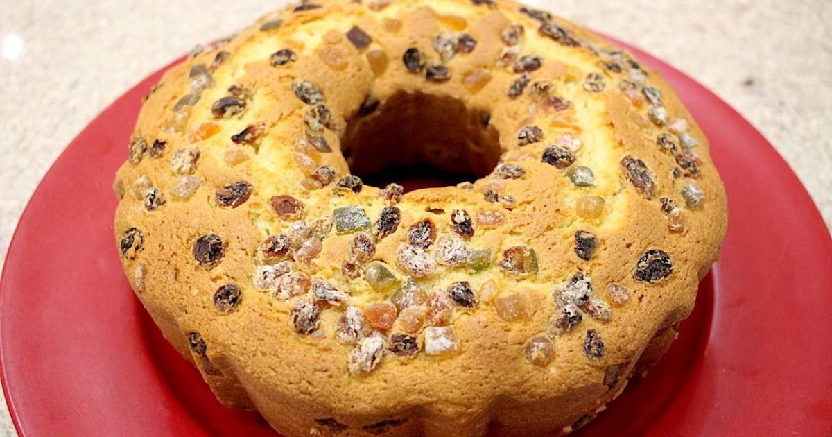 Prepare um panetone de chocolate feito na forma de bolo, fofinho e delicioso, perfeito para...