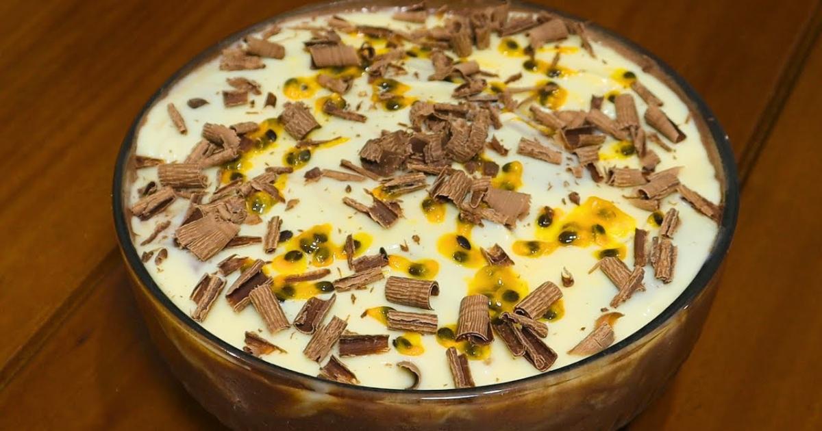 Pavê de chocolate e maracujá, cremoso, fácil, perfeito para sobremesas de festas e ocasiões especiais....
