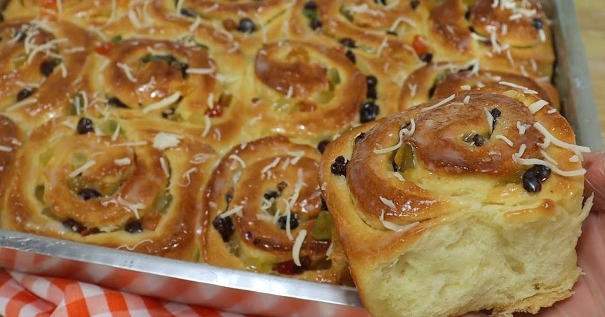 Rosca Húngara natalina fofinha, recheada com frutas cristalizadas e uvas passas, perfeita para festas!...