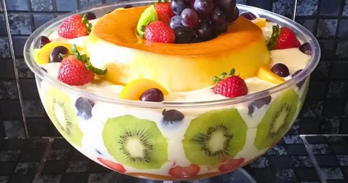 Taça da Felicidade de Cupuaçu: cremosa, com frutas, biscoito e pudim, perfeita para festas!...