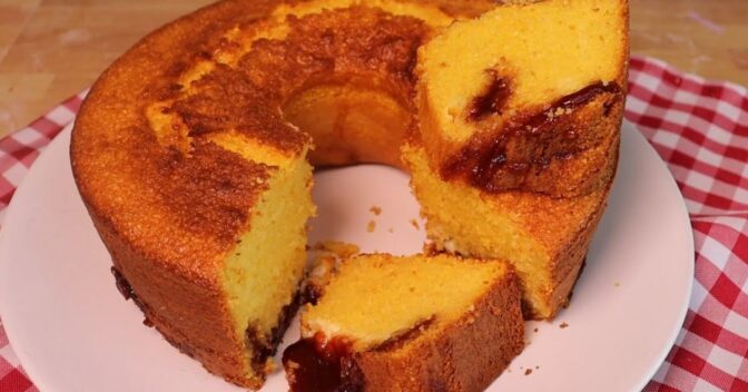 Bolos: Bolo de Milho com Goiabada e Requeijão Cremoso