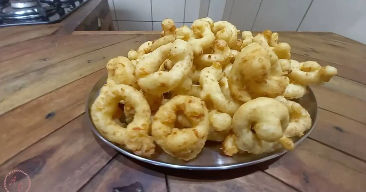 Aprenda a fazer Biscoito Frito de Queijo com Massa de Polvilho. Crocante, macio e perfeito...