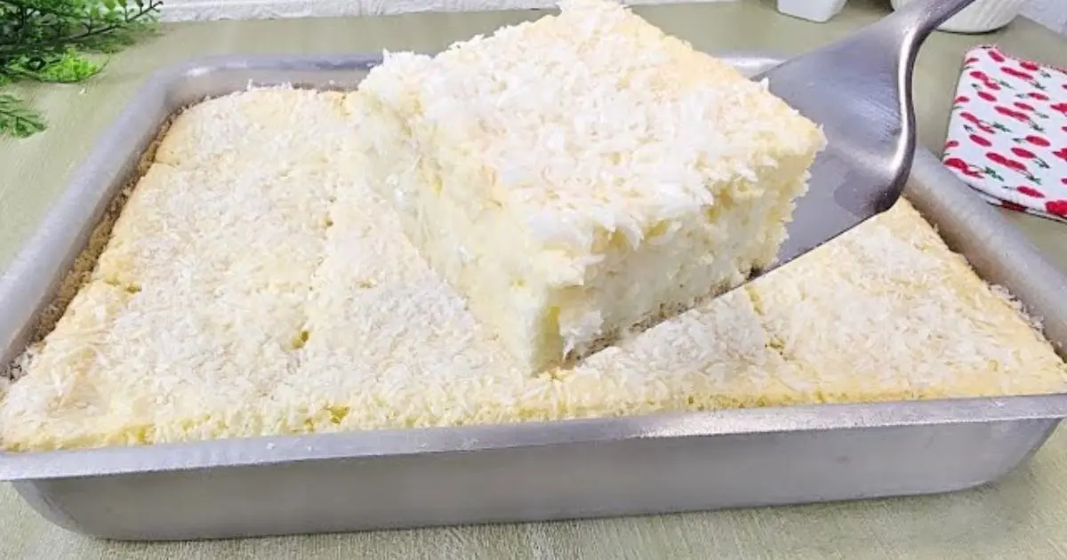 Receita de bolo gelado de coco saudável, sem açúcar, sem trigo e sem lactose, ideal...