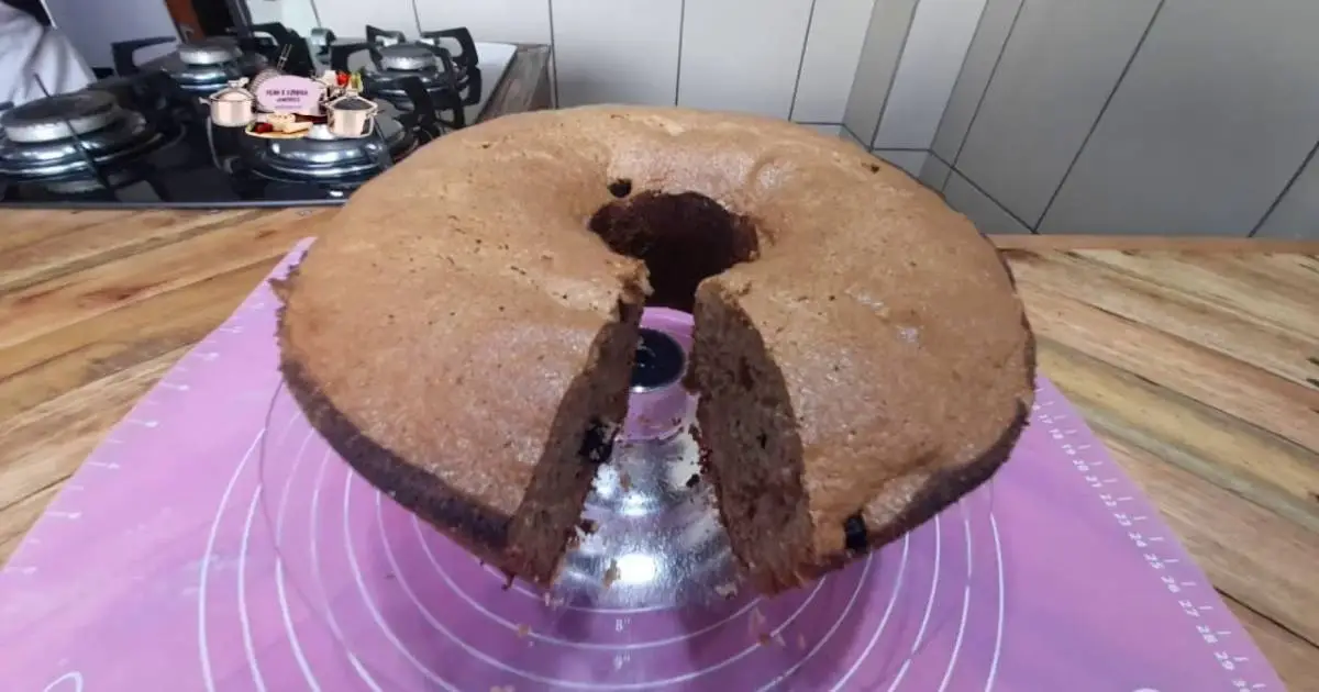 Aprenda a fazer um bolo de aveia com uva passas e canela delicioso e saudável!...