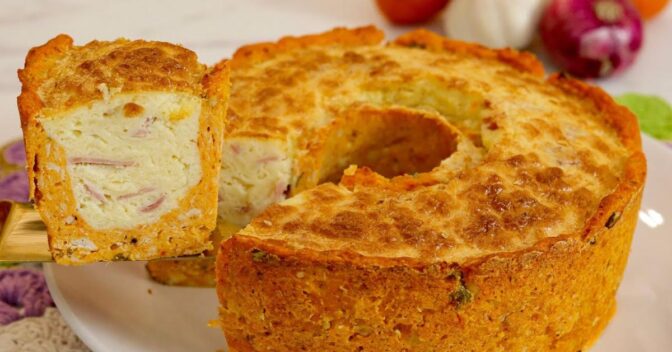 Lanche: Bolo de Frango com Queijo