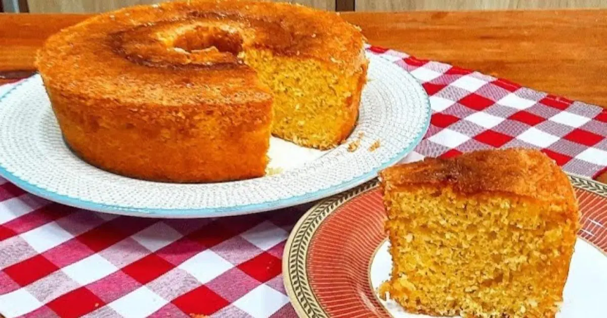 Receita prática de bolo de milho de latinha sem trigo. Fica fofinho, delicioso e é...