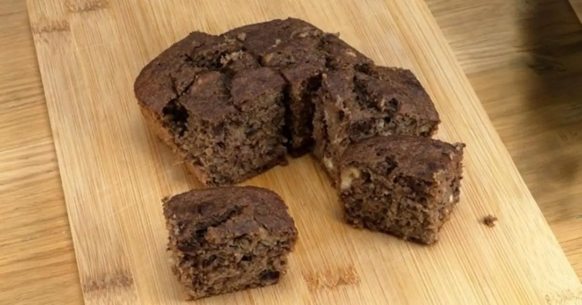 Prepare um bolo de banana e café sem açúcar e farinha em 45 minutos!...