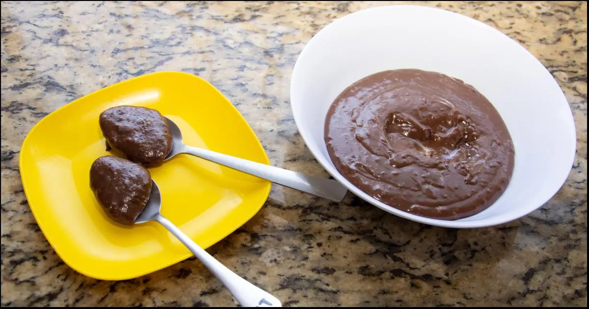 Prepare um brigadeiro saudável e prático, sem açúcar e sem manteiga, com apenas 3 ingredientes....