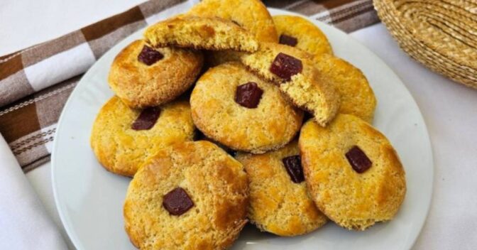 Doces: Broinha de Fubá com Queijo e Goiabada