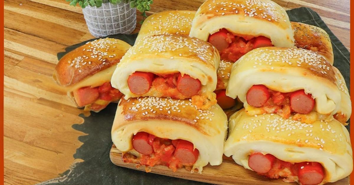 Aprenda a fazer um cachorro-quente de forno super fofinho, recheado com salsicha, queijo e um...