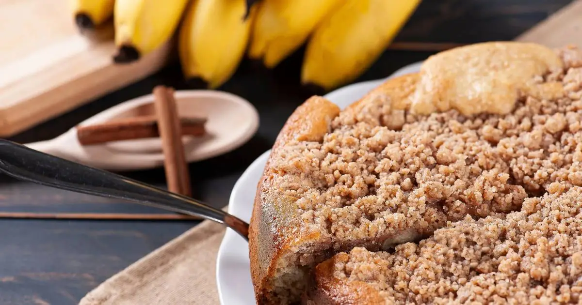 Prepare uma deliciosa cuca de banana com canela, uma receita simples, rápida e perfeita para...