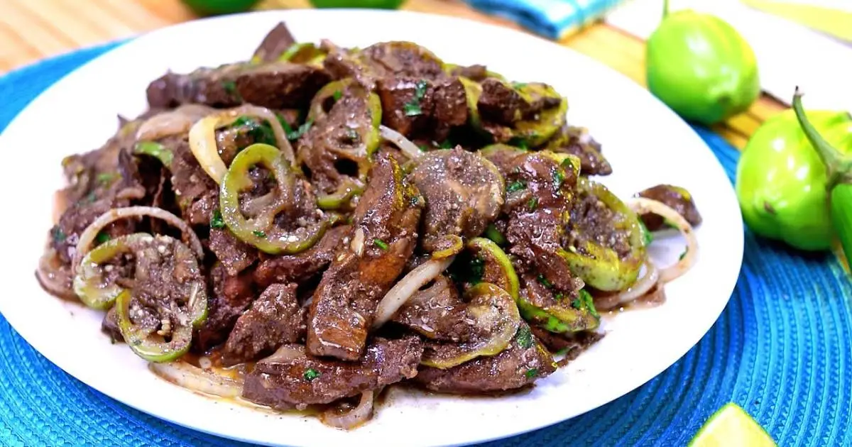 Prepare um delicioso fígado acebolado com jiló, uma receita clássica mineira, perfeita como petisco ou...