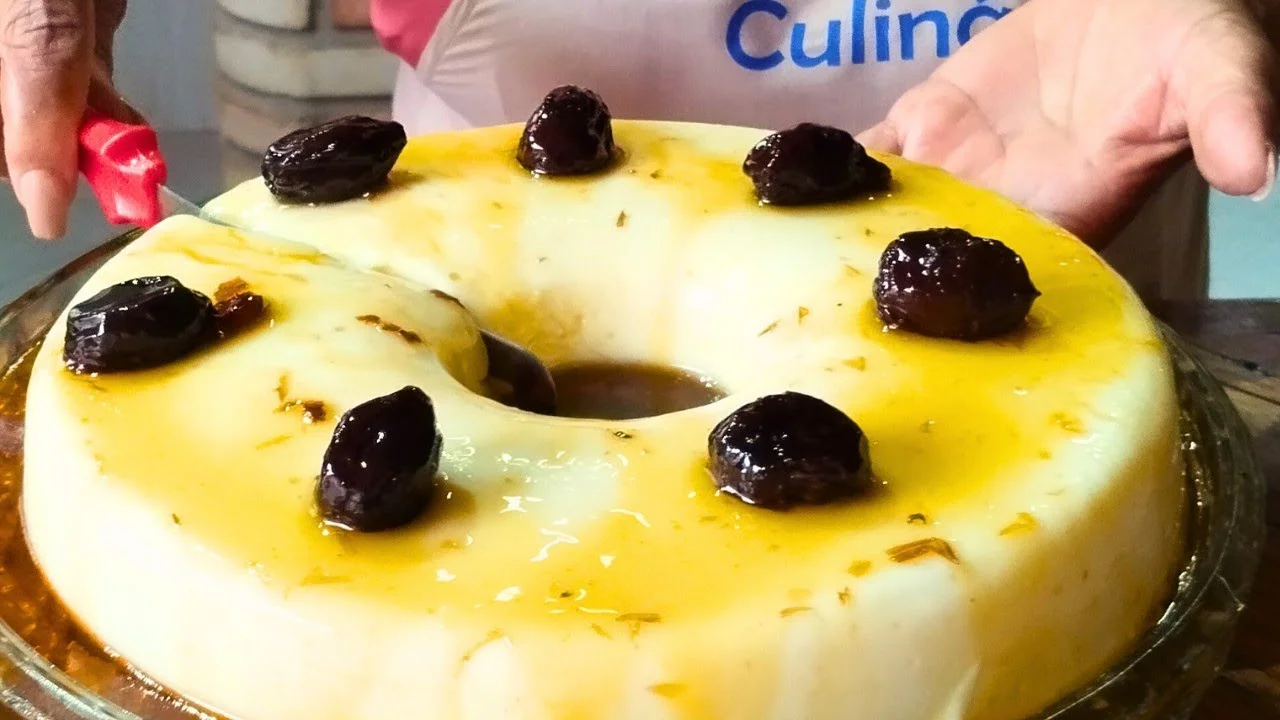 Descubra como preparar o Manjar de Coco Tradicional com Calda de Ameixa. Essa receita fácil...