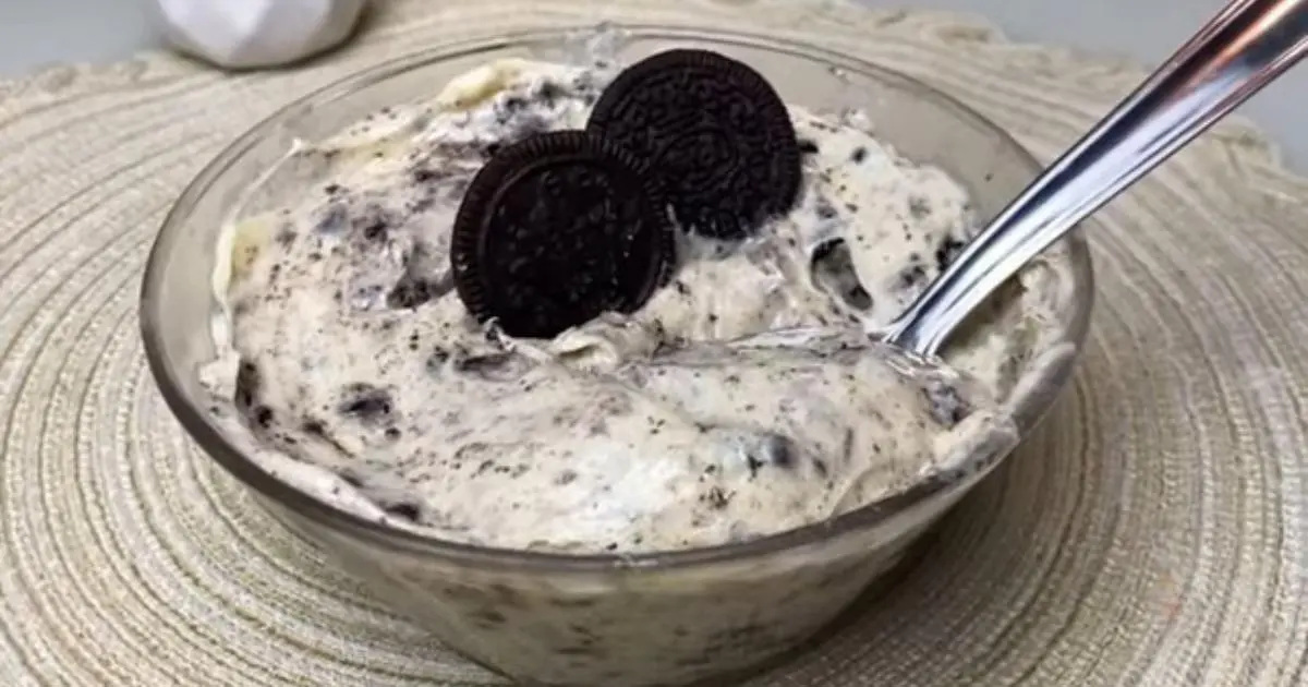 Recheio Oreo cremoso e fácil, perfeito para bolos e sobremesas!...