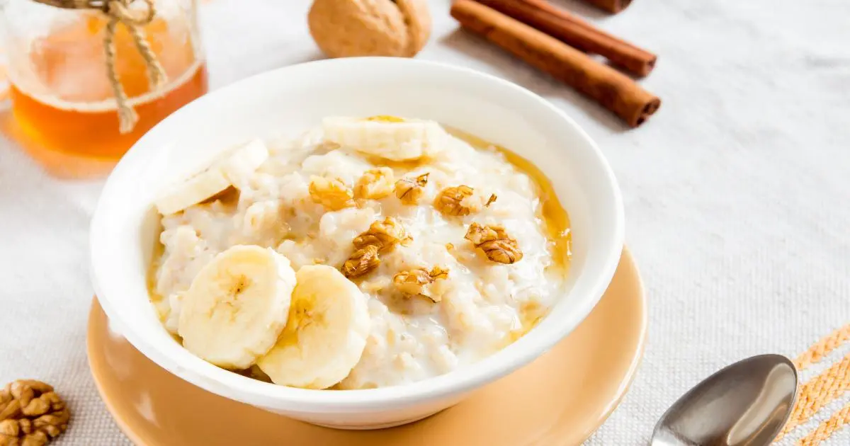 Mingau de aveia com banana e canela sem açúcar. Simples, saudável e delicioso!...