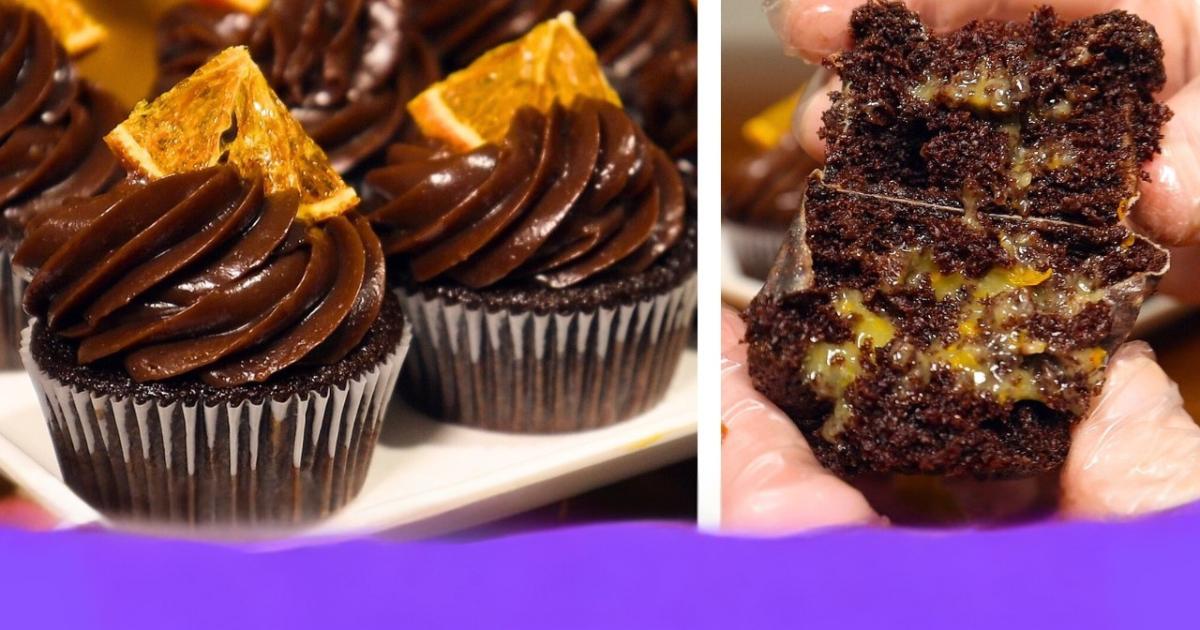Aprenda a fazer o melhor cupcake de chocolate com recheio de frutas amarelas e cobertura...