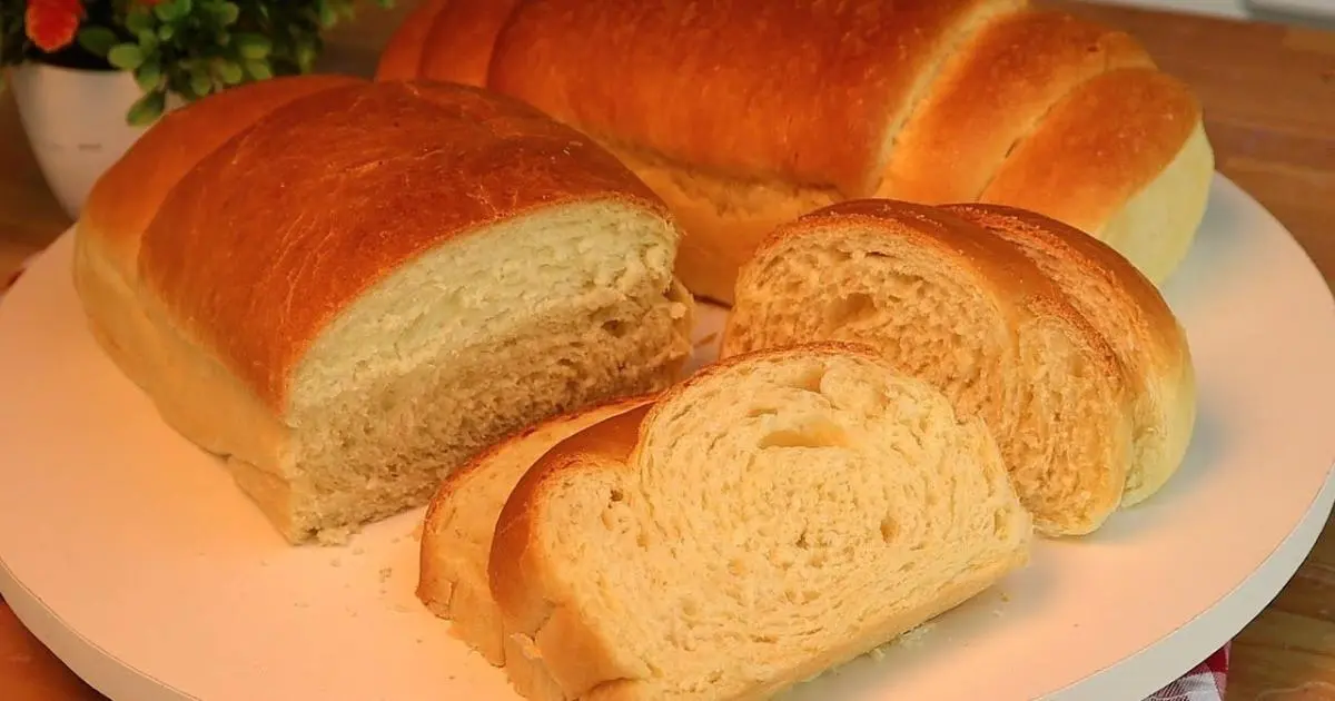 Receita de pão de forma caseiro fácil, econômico e fofinho, perfeito para o café da...