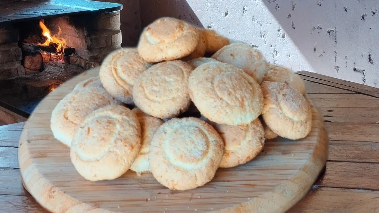 Aprenda a fazer Pão de Ouro de Natal, uma sobremesa simples e deliciosa. Receita fácil...