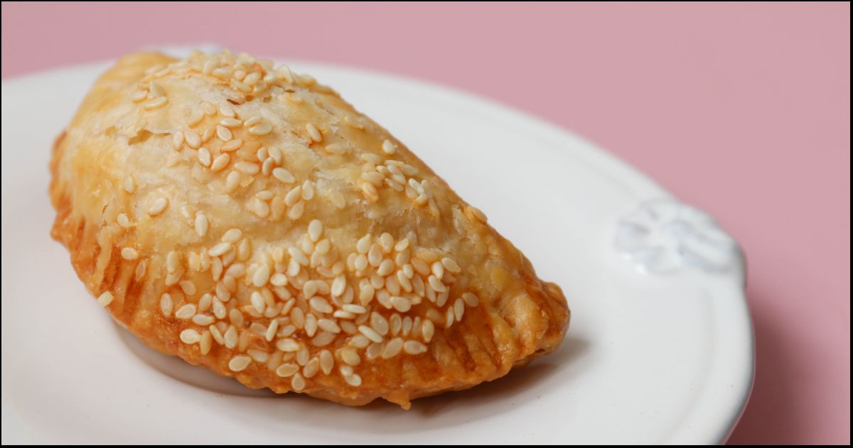 Receita prática e saudável de pastel de forno sem trigo e ovo, rica em proteínas....