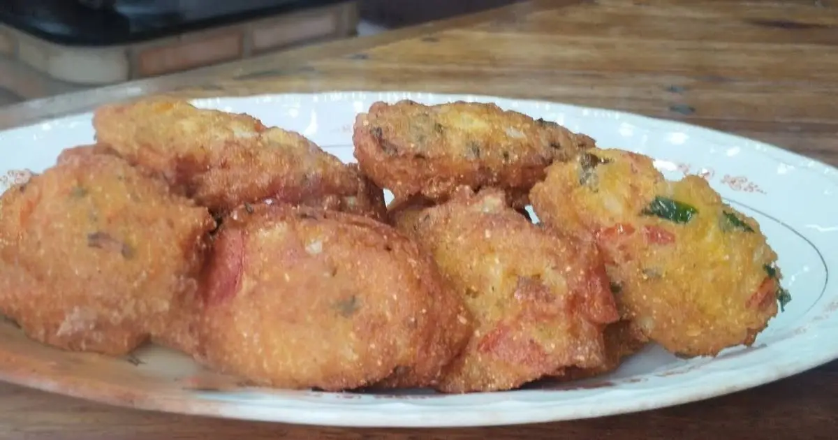 Aprenda a fazer o Bolinho de Fubá Frito Mineiro, crocante por fora, úmido por dentro...