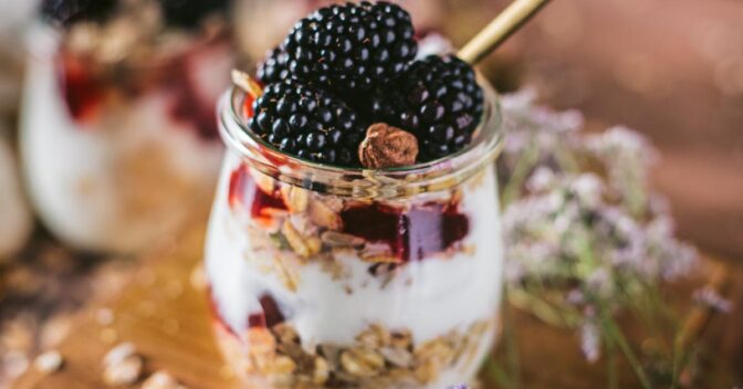 Sobremesas: Taça Mil Folhas de Frutas Vermelhas – Sobremesa Fácil e Deliciosa!