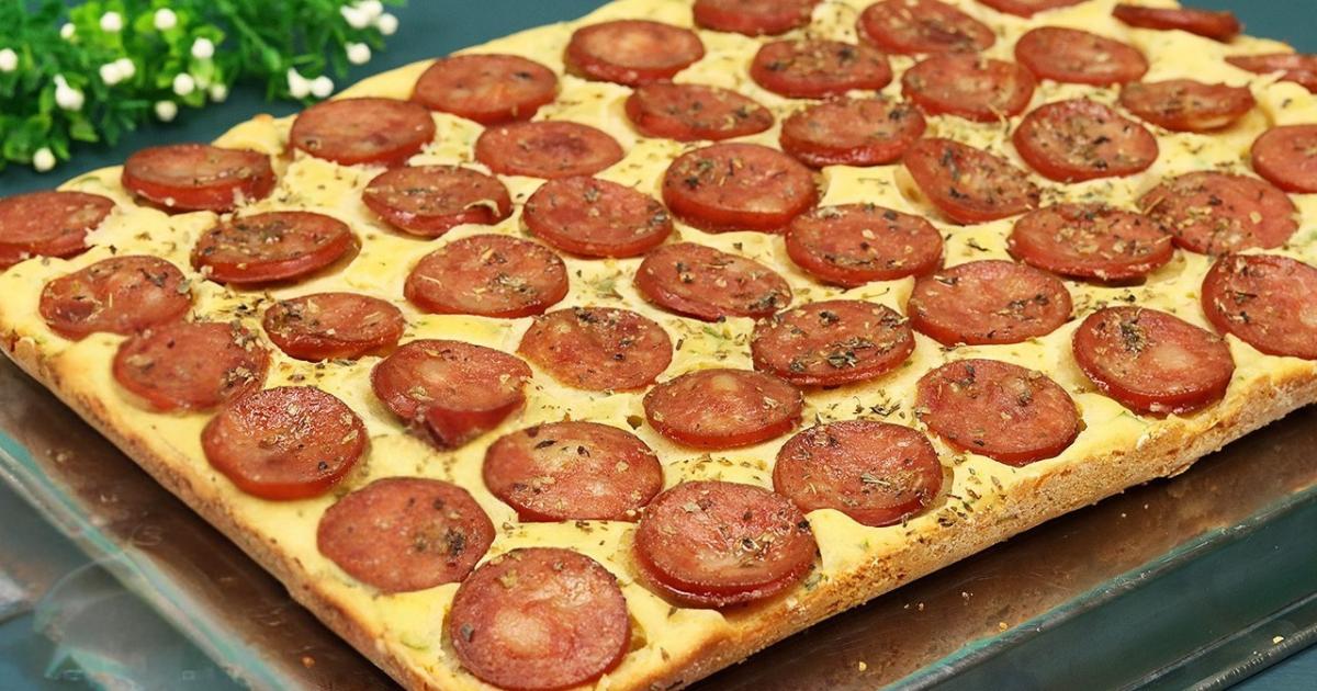Lanche de calabresa fácil, assado no forno, com massa temperada e recheio delicioso!...