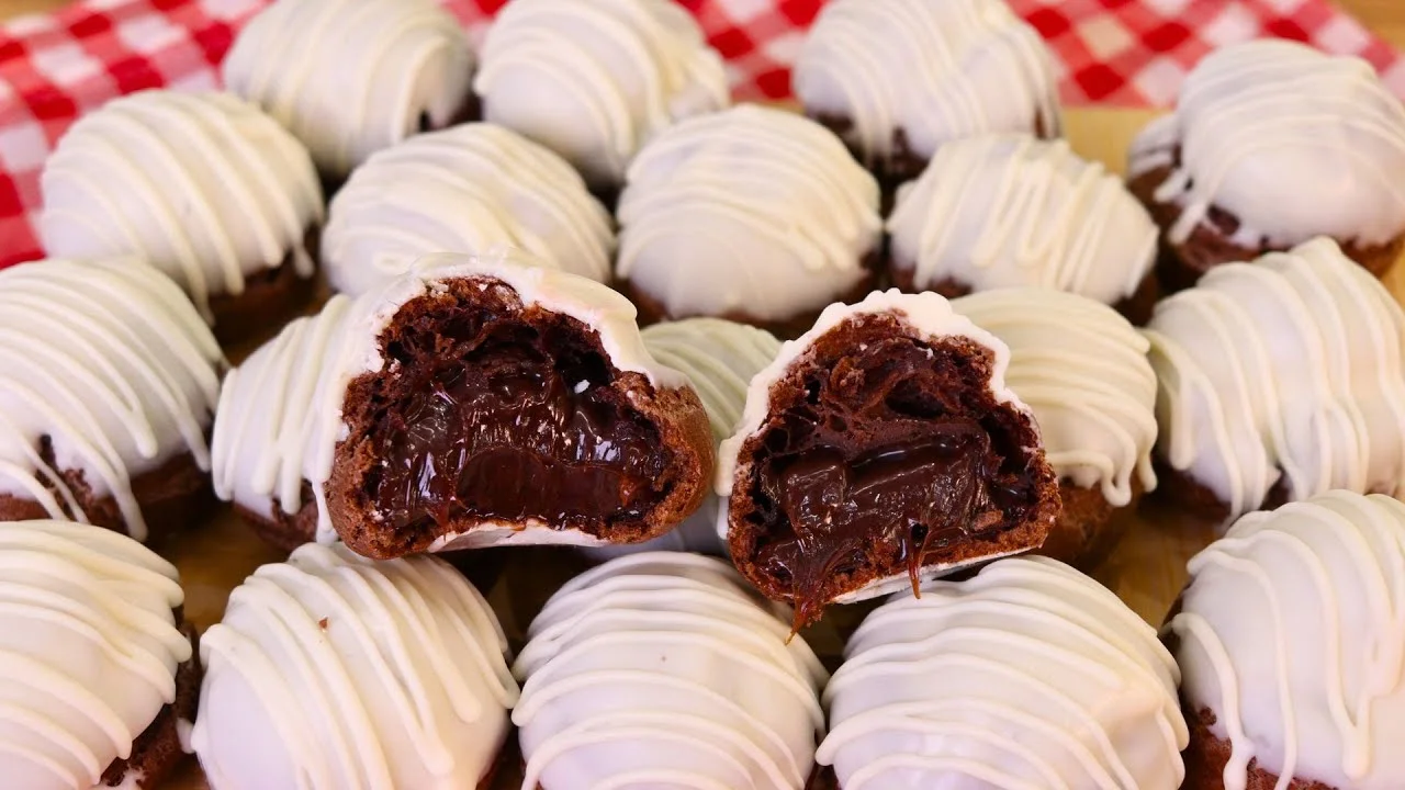 Receita de carolinas com massa de chocolate recheadas com brigadeiro, perfeitas para festas ou para...