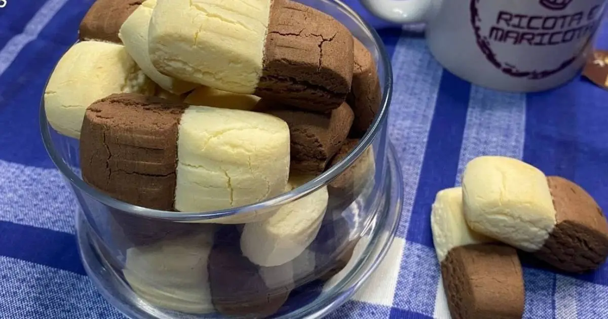 Aprenda a fazer biscoito de leite ninho e chocolate que derrete na boca, uma receita...