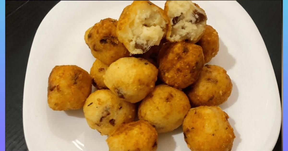 Bolinha de batata crocante com calabresa e parmesão, perfeita para lanches....