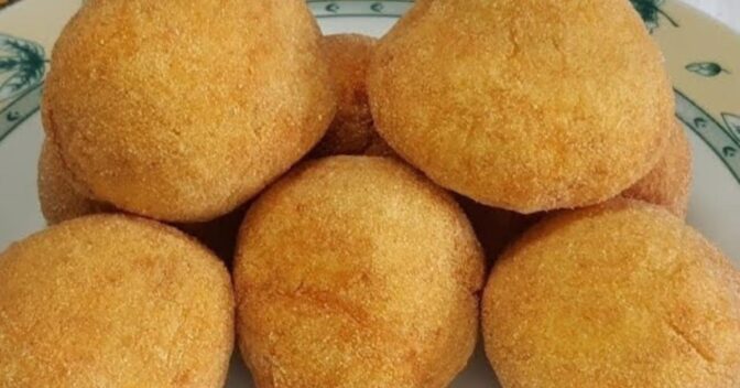 Lanche: Bolinhos de Fubá com Apenas 3 Ingredientes