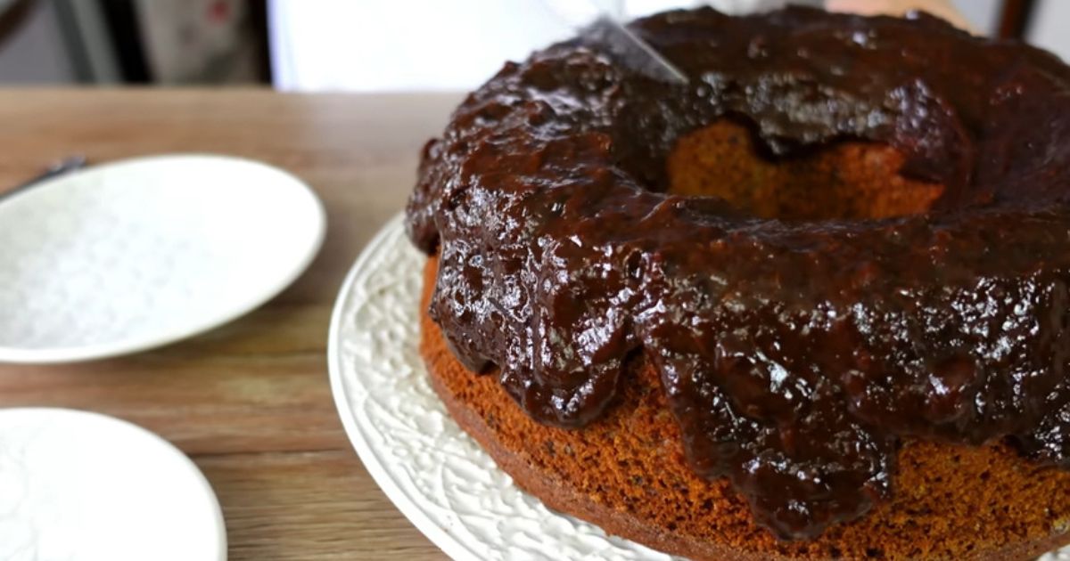 Você adora comer um bolo fit? Que tal esse bolo de ameixa simples de liquidificador...