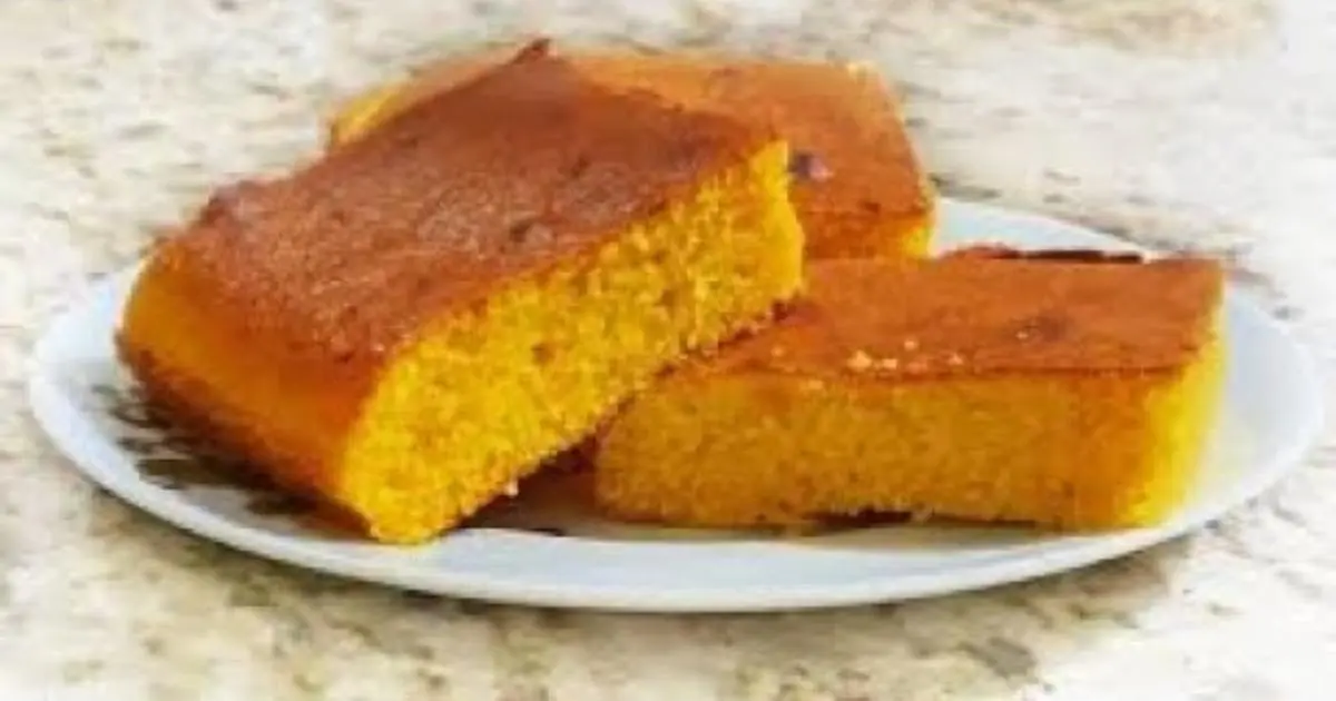 Receita simples de bolo de cenoura cremoso feito no liquidificador. Fofinho e sem lactose!...