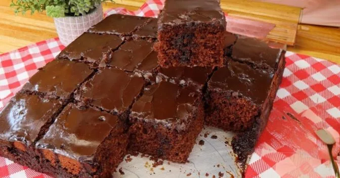 Bolos: Bolo de Chocolate com Casquinha Perfeita Que Derrete na Boca e Fica Fofinho