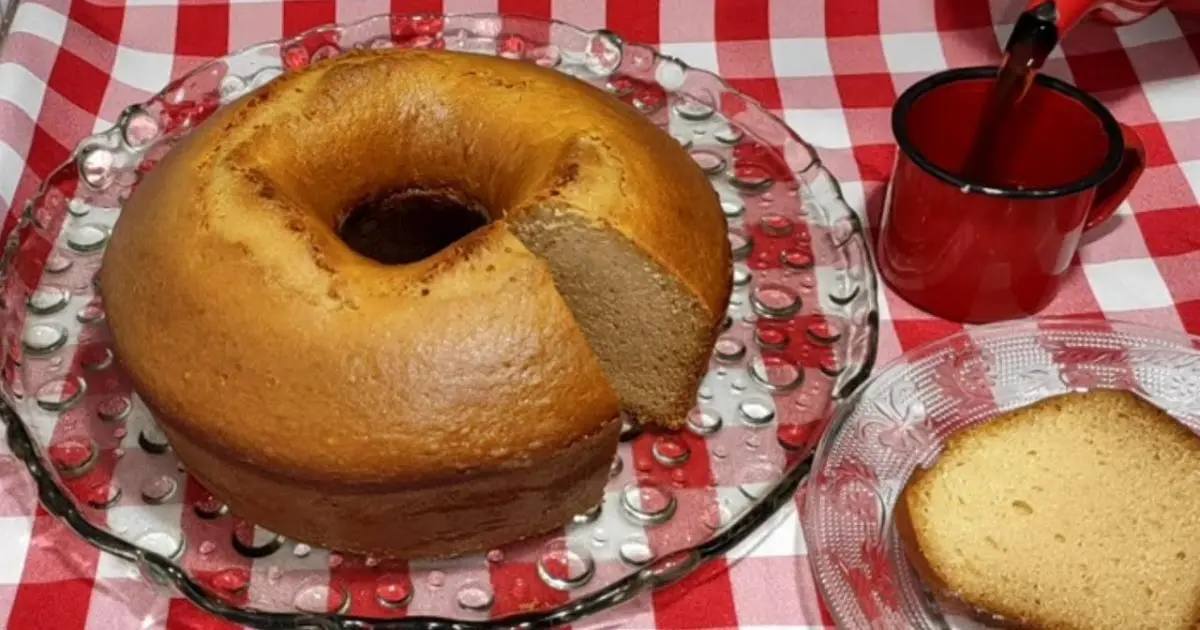 Receita fácil de bolo de trigo sem ovos, fofinho e delicioso, ideal para acompanhar um...