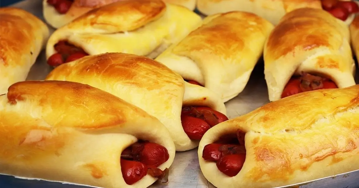 Faça um cachorro-quente de forno super macio, perfeito para vender ou saborear em casa....