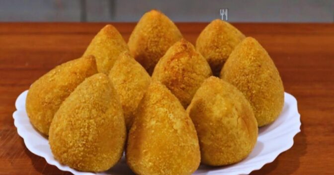 Lanche: Coxinha com Massa de Batata