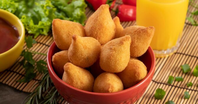 Lanche: Coxinha Fit: Receita de Massa Sem Glúten Fofinha e Saborosa!