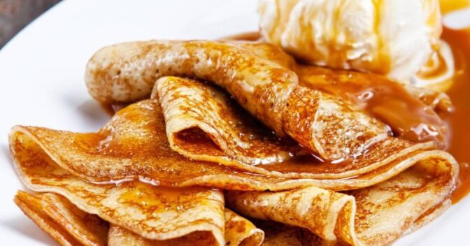 Sobremesas: Crepe de Doce de Leite com Sorvete