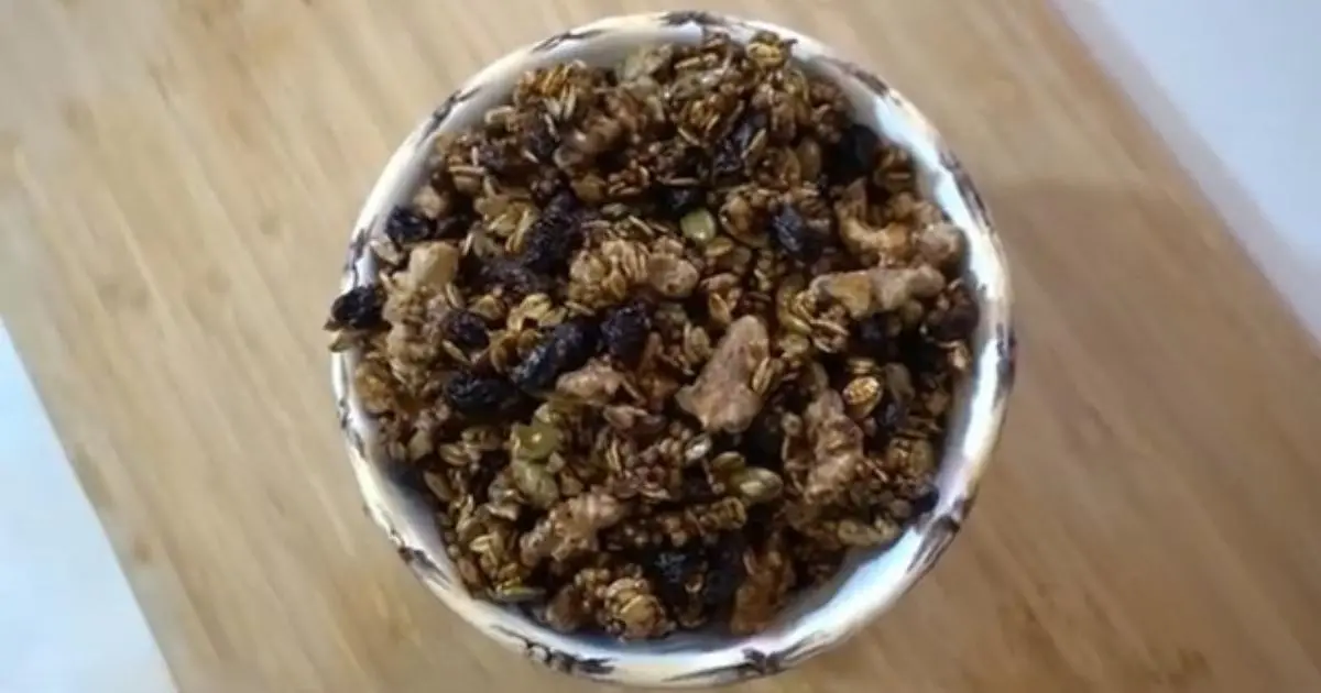 Granola saudável sem glúten e sem açúcar crocante e deliciosa para o café ou lanches....