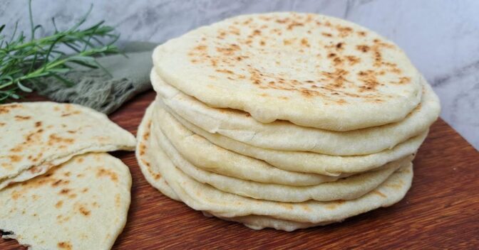 Pães: Pão Pita (Pão Árabe ou Sírio) Sem Sovar e Sem Forno: Receita Fácil e Rápida